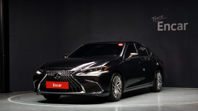 2024 LEXUS ES