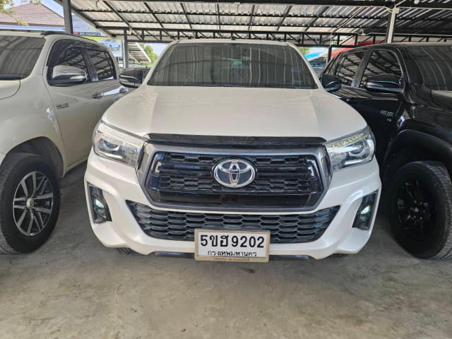 2019 TOYOTA Hilux