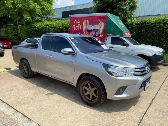 2017 TOYOTA Hilux