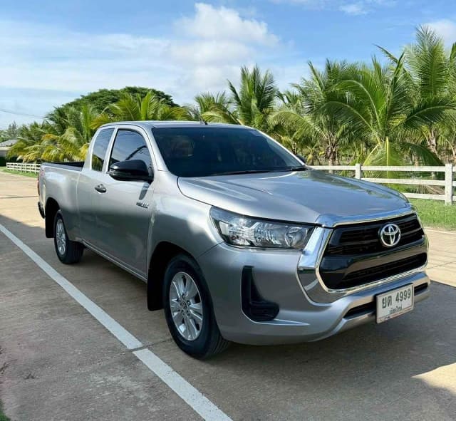 2021 TOYOTA Hilux