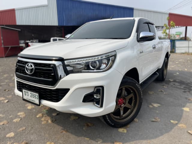 2019 TOYOTA Hilux