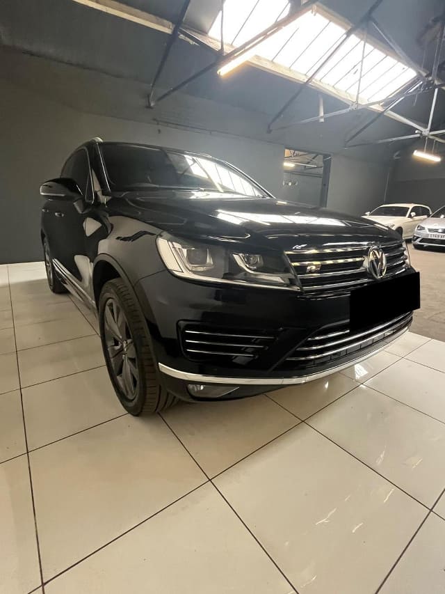 2016 VOLKSWAGEN Touareg