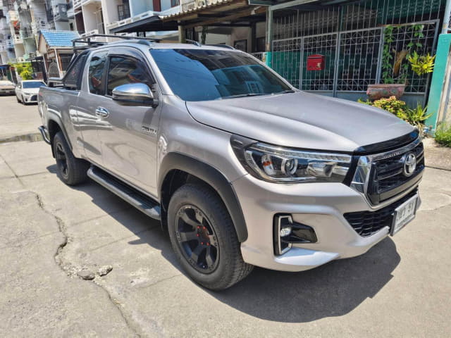 2019 TOYOTA Hilux