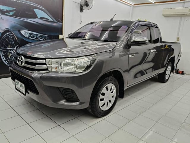 2017 TOYOTA Hilux