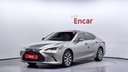 2019 LEXUS ES