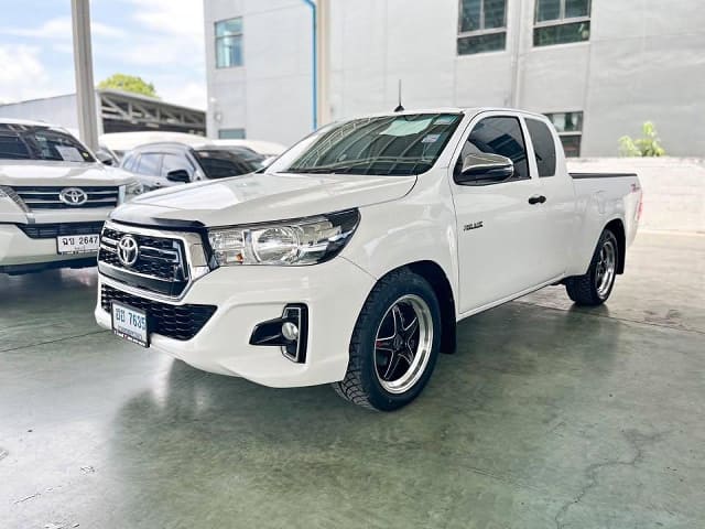 2019 TOYOTA Hilux