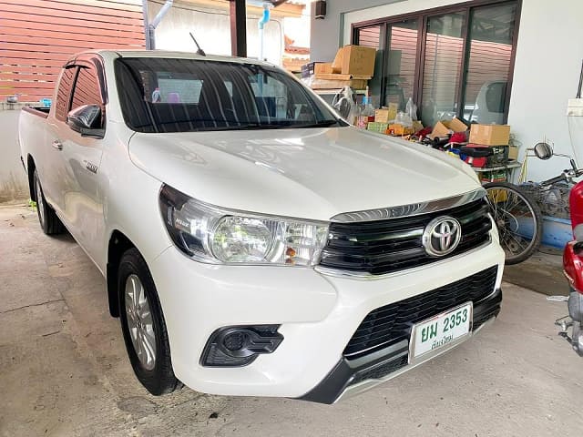 2019 TOYOTA Hilux