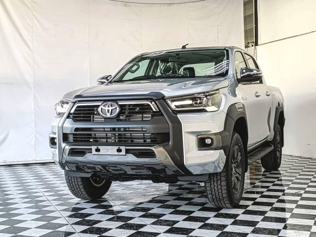 2025 TOYOTA Hilux