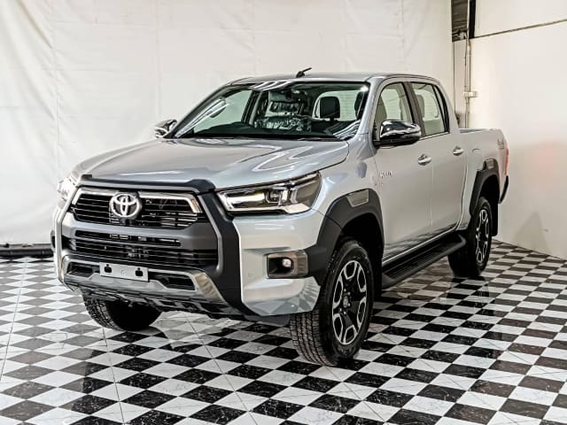 2025 TOYOTA Hilux