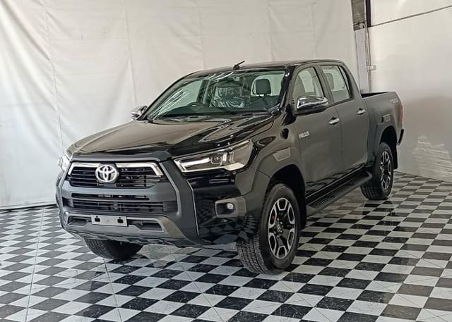 2025 TOYOTA Hilux