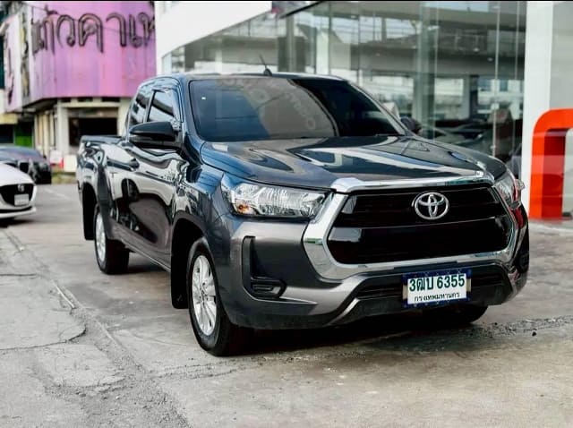 2022 TOYOTA Hilux