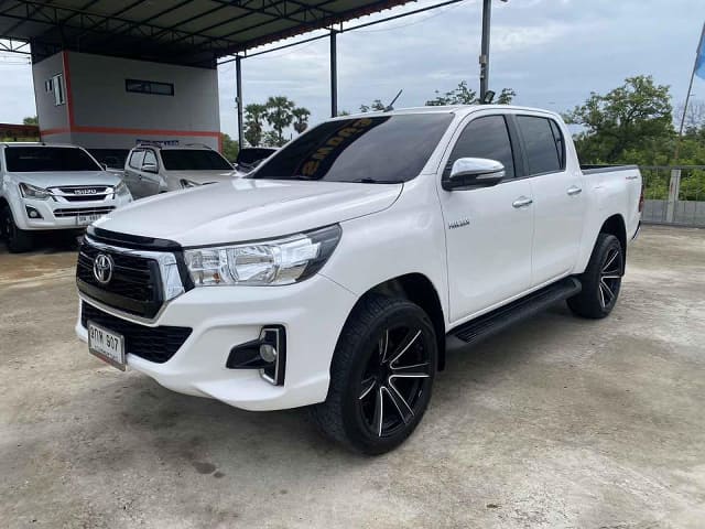 2019 TOYOTA Hilux