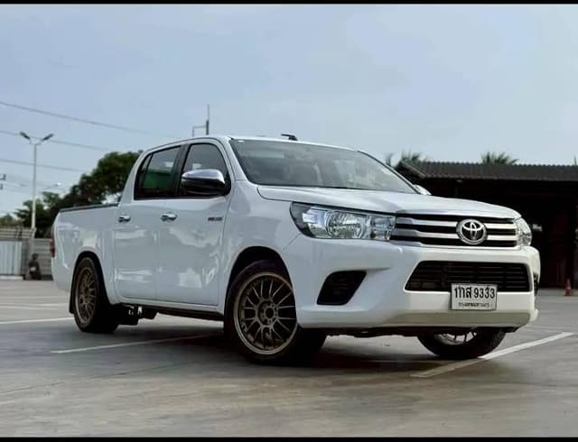 2017 TOYOTA Hilux
