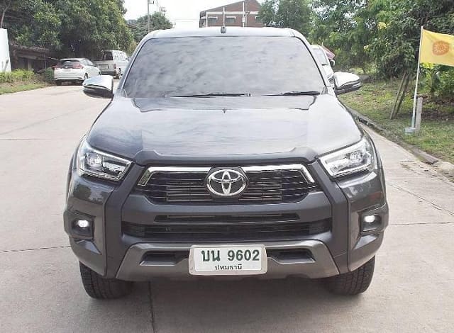 2024 TOYOTA Hilux