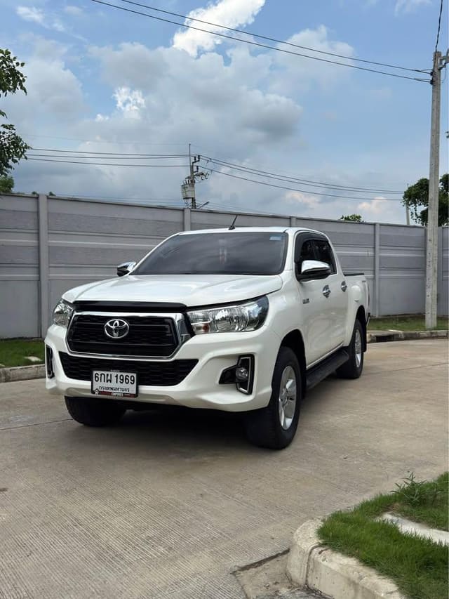 2017 TOYOTA Hilux
