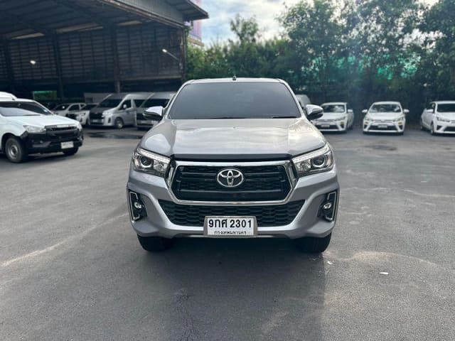 2020 TOYOTA Hilux