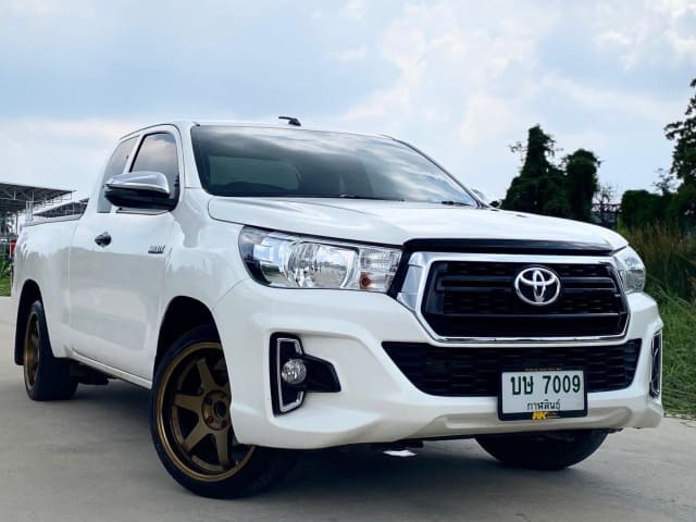 2019 TOYOTA Hilux