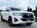 2019 TOYOTA Hilux