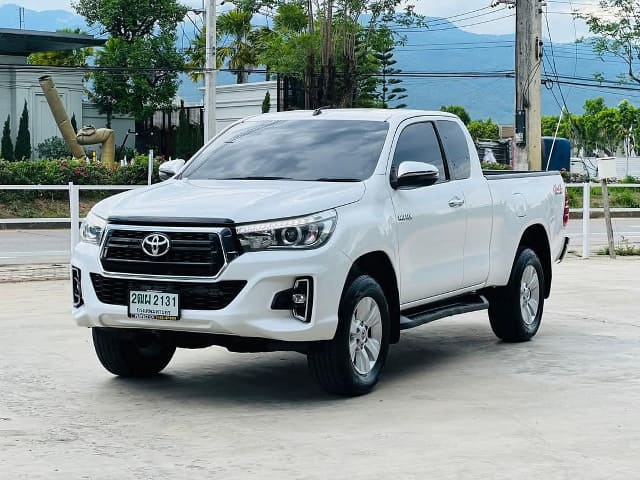 2019 TOYOTA Hilux