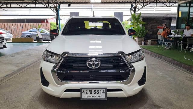 2023 TOYOTA Hilux