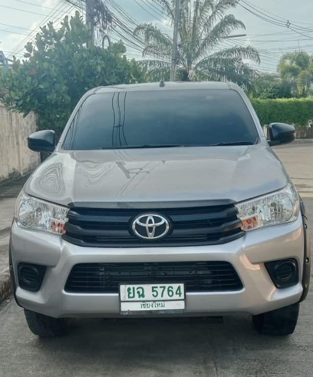 2019 TOYOTA Hilux
