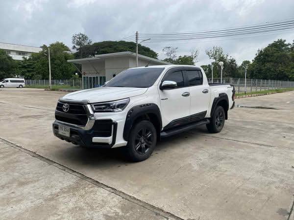 2020 TOYOTA Hilux