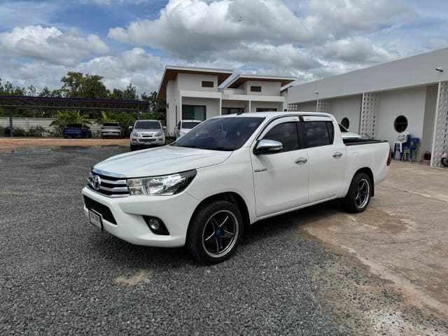 2017 TOYOTA Hilux