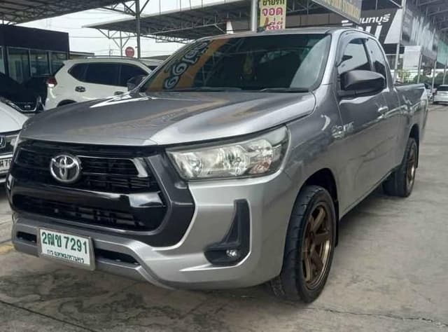 2017 TOYOTA Hilux