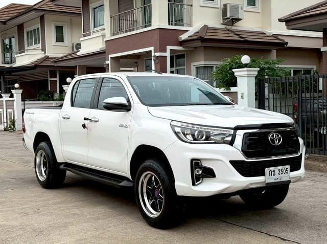 2019 TOYOTA Hilux