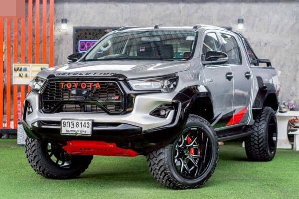 2019 TOYOTA Hilux