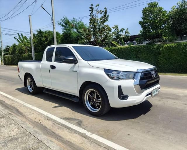 2022 TOYOTA Hilux