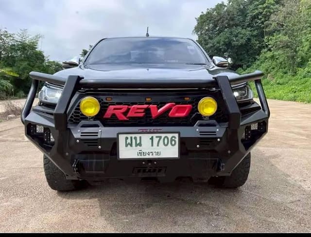 2023 TOYOTA Hilux
