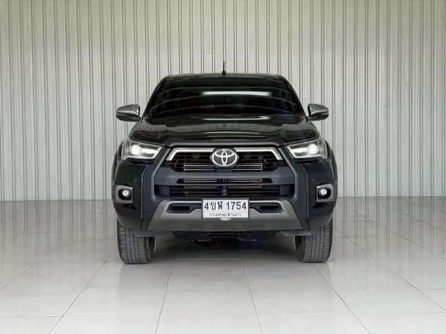 2023 TOYOTA Hilux, 