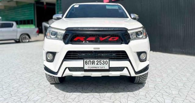 2017 TOYOTA Hilux