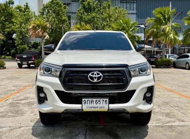 2019 TOYOTA Hilux
