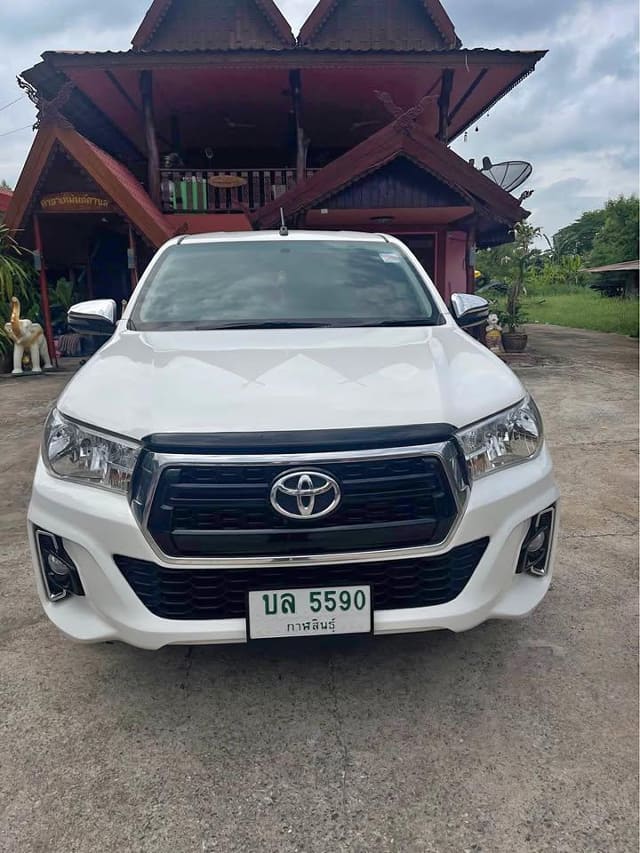 2019 TOYOTA Hilux