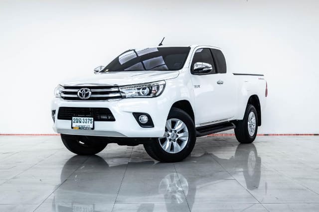 2017 TOYOTA Hilux