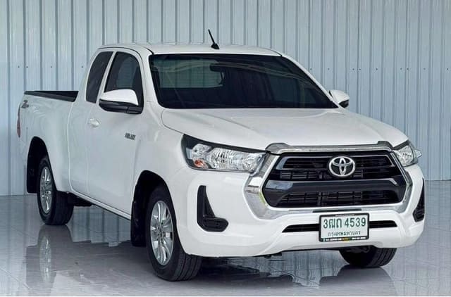 2022 TOYOTA Hilux
