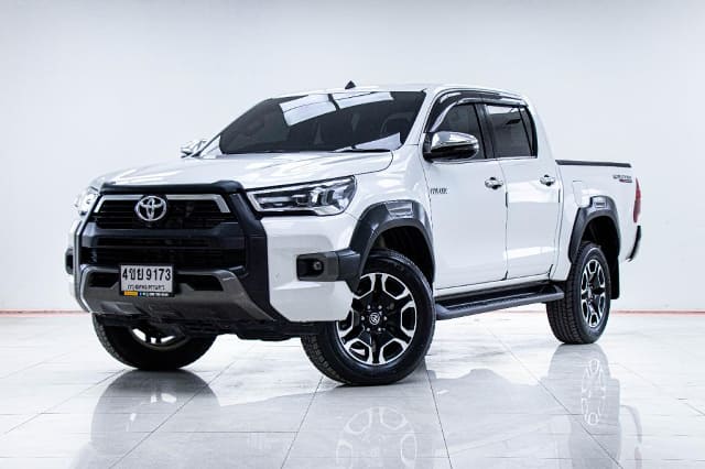 2023 TOYOTA Hilux