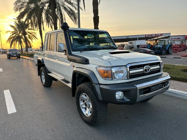 2020 TOYOTA Land Cruiser