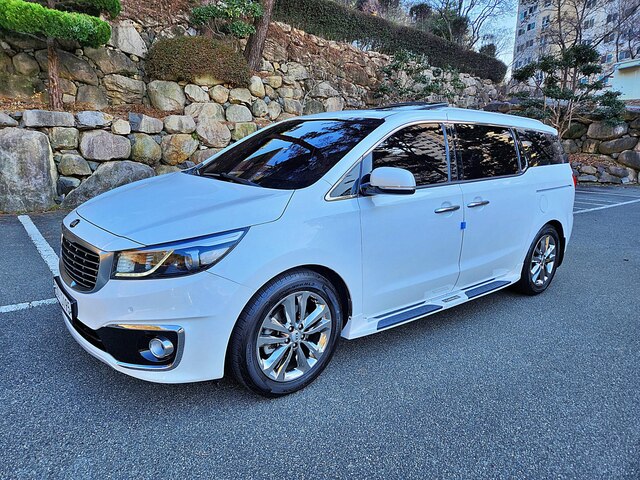 2017 KIA Carnival