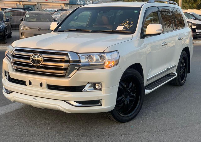 2017 TOYOTA Land Cruiser