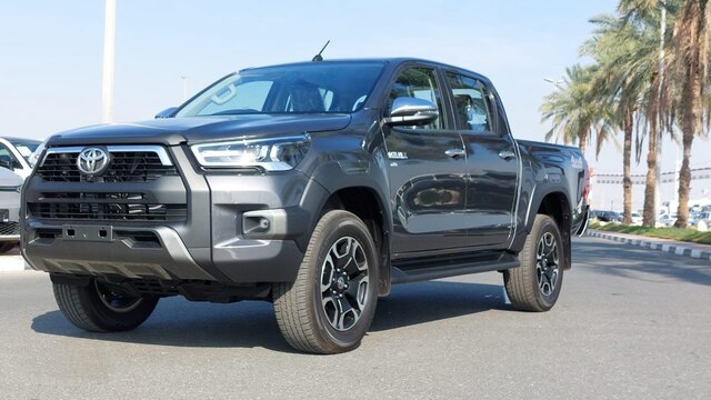 2023 TOYOTA Hilux