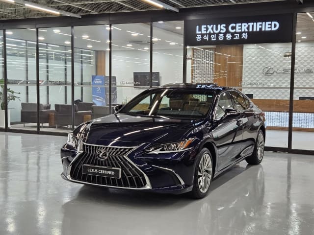 2024 LEXUS ES