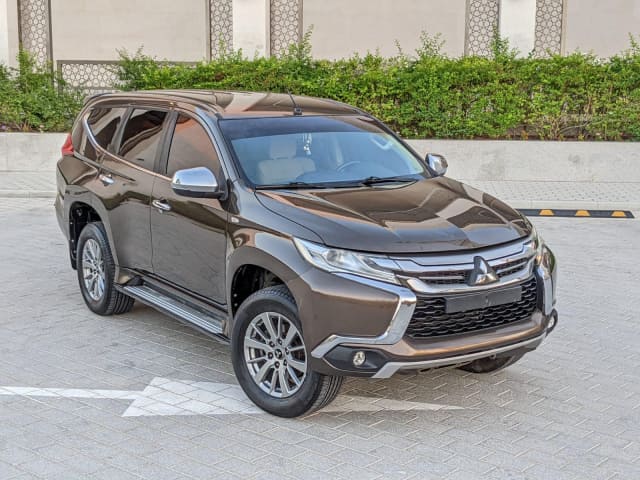 2017 MITSUBISHI Montero