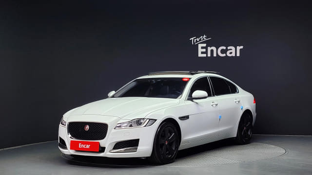 2017 JAGUAR XF, 