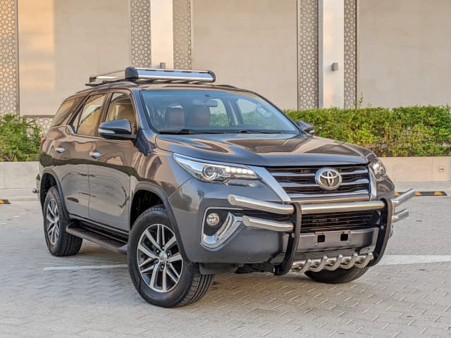 2017 TOYOTA Fortuner