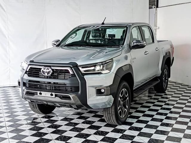 2024 TOYOTA Hilux