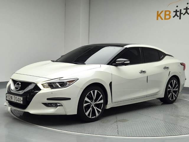 2017 NISSAN Maxima