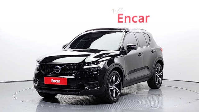 2021 VOLVO XC40